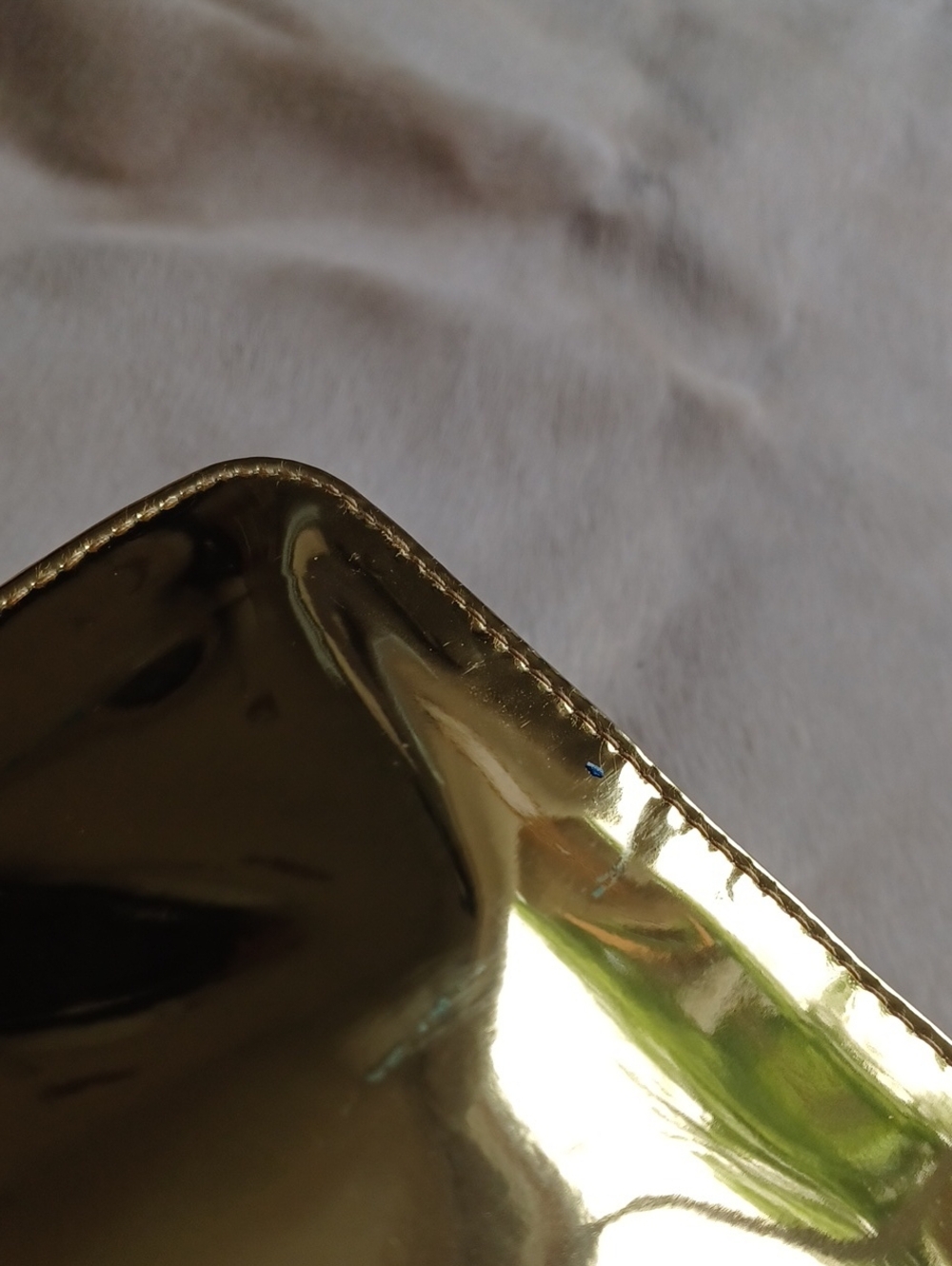 NARS Gold Cosmetic Bag - Picture 10 of 11